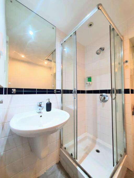 Contemporary Modern Studio Apartment - City Centre Birmingham Buitenkant foto